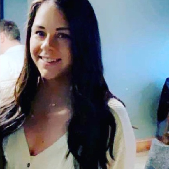 Meet your Posher, Taylor - Picture 3 of 5